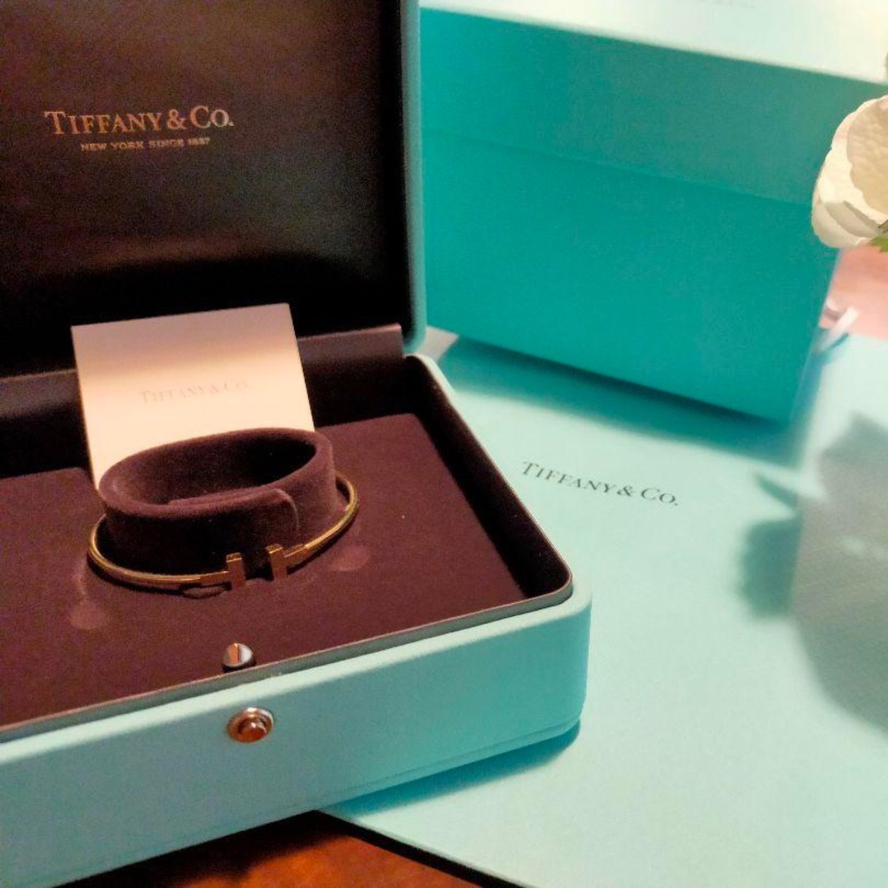 tiffany & co T wire narrow bracelet in yellow gold